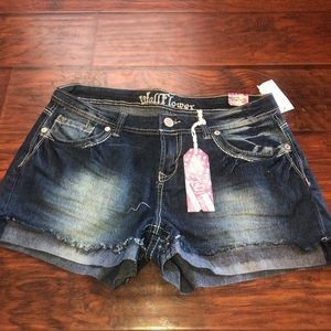 Super cute denim shorts!